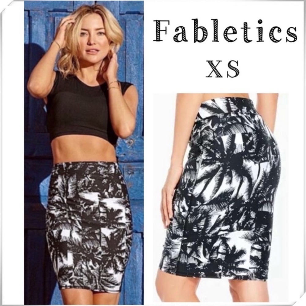 FABLETICS Hawaiian Tropical Stretch Pencil Skirt in Black with White Size XS New